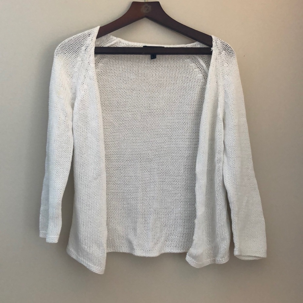 ✨3/$30✨Esprit white button sweater